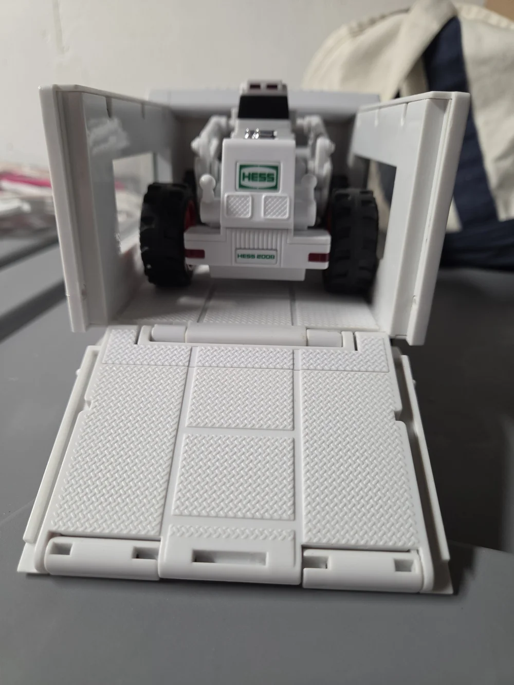 Hess used loader front